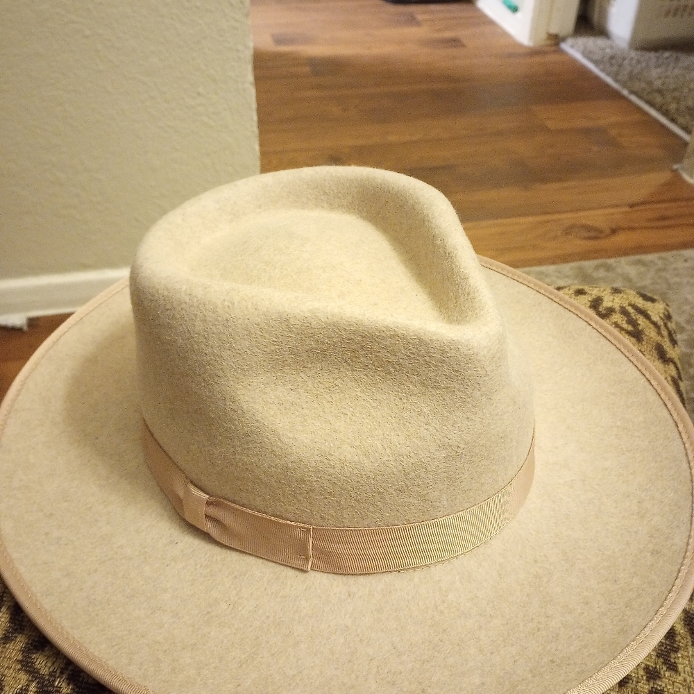 Gigi pip fedora